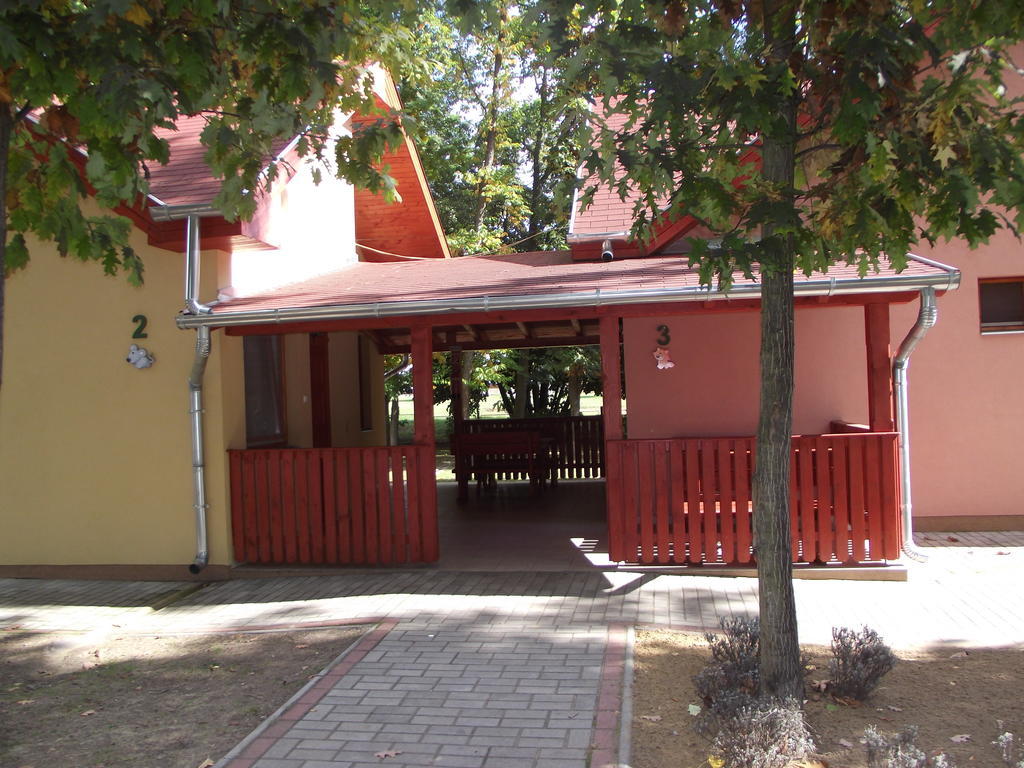 Sarkany Apartman, Sarkany Wellness Es Gyogyfuerdo Ньирбатор Экстерьер фото